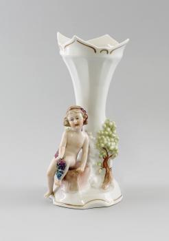 Vase mit Putto