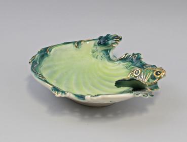 Muschelschale groß mit Schmetterling, grün