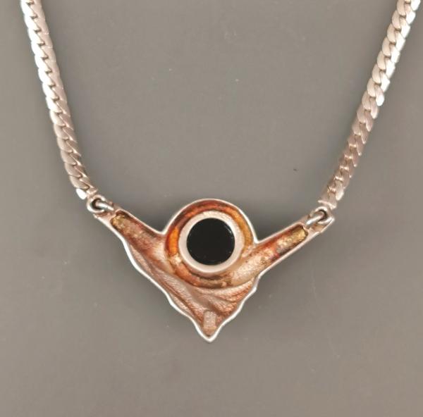 Collier mit schwarzem Stein