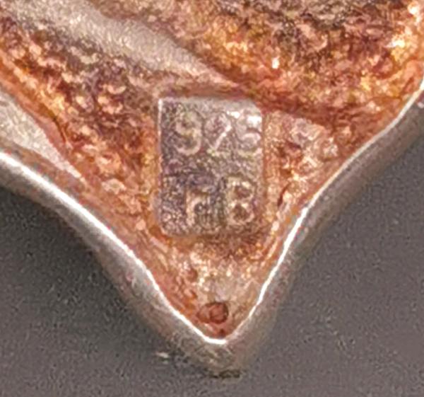 Collier mit schwarzem Stein
