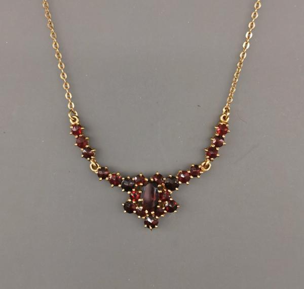 Granatcollier