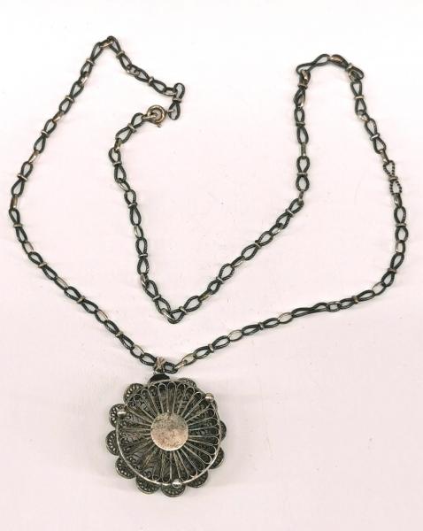 Filigran-Anhänger an Sterling-Silber-Kette