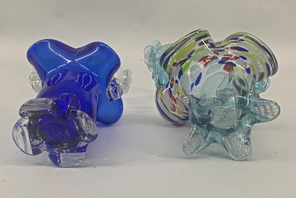 2 Körbchen Vasen mundgeblasen Böhmen oder Murano Glas