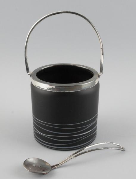 Schwarzer Eisbehälter Jugendstil