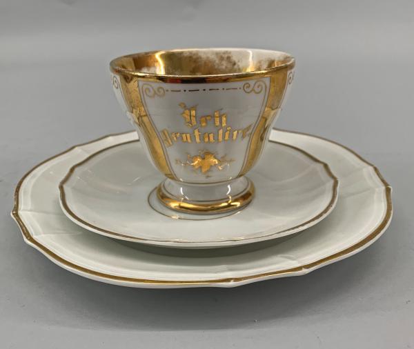 Porzellan Vitrinen-Tasse Krister Biedermeier "Ich gratulire"