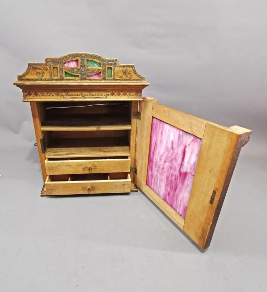 Wandschrank Haus-Apotheke