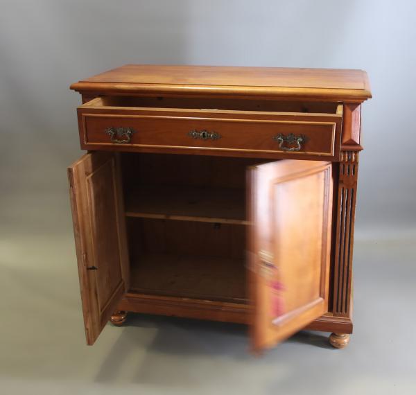 Halbschrank Gründerzeit