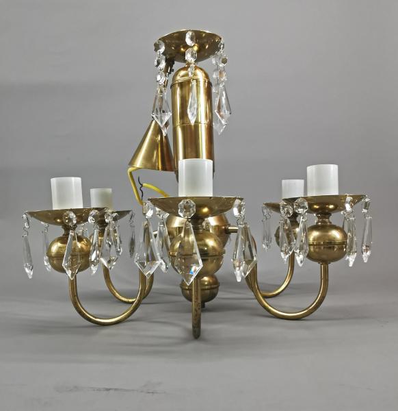 Deckenlampe mit Kristallabhängungen