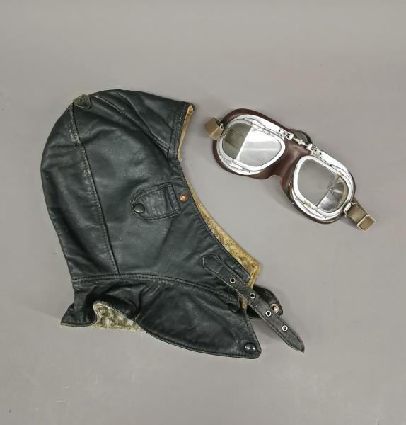 Oldtimer Motorradhaube und -Brille