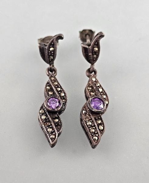 Silberne Amethyst-Ohrstecker L 4 cm