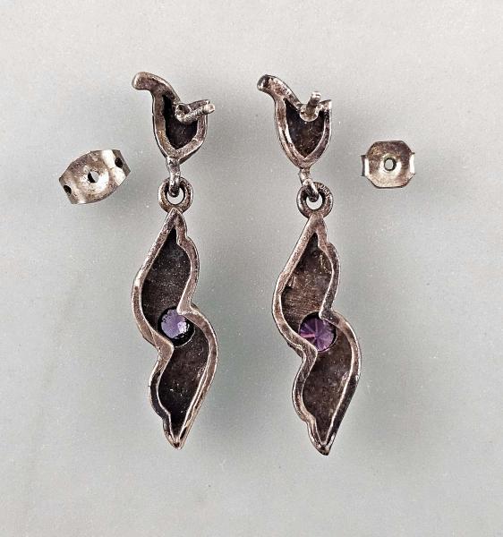 Silberne Amethyst-Ohrstecker L 4 cm