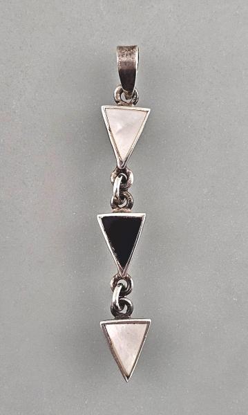 Silberner Perlmutt-Onyx Anhänger L 5 cm