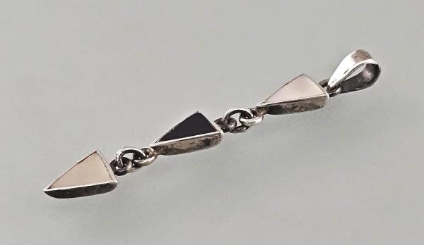 Silberner Perlmutt-Onyx Anhänger L 5 cm
