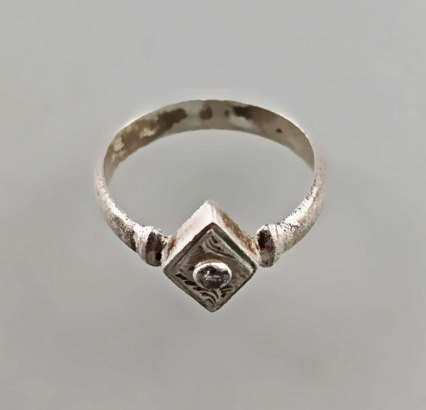 Kleiner Zirkonia-Ring