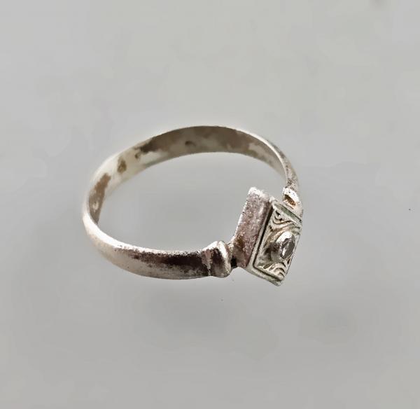 Kleiner Zirkonia-Ring