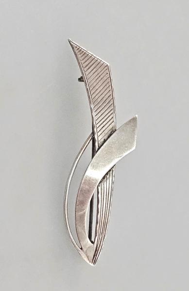 Silberne Brosche Schlaufe L 5,5 cm
