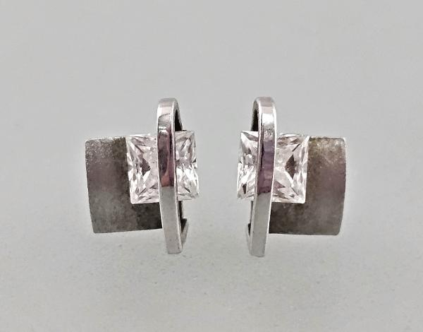 Silberne Ohrstecker mit weißen Steinen 1 x 0,8 cm