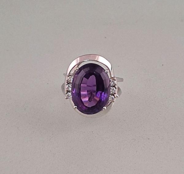 Üppiger Amethyst-Brillant-Ring