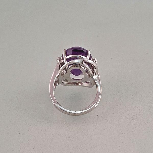 Üppiger Amethyst-Brillant-Ring