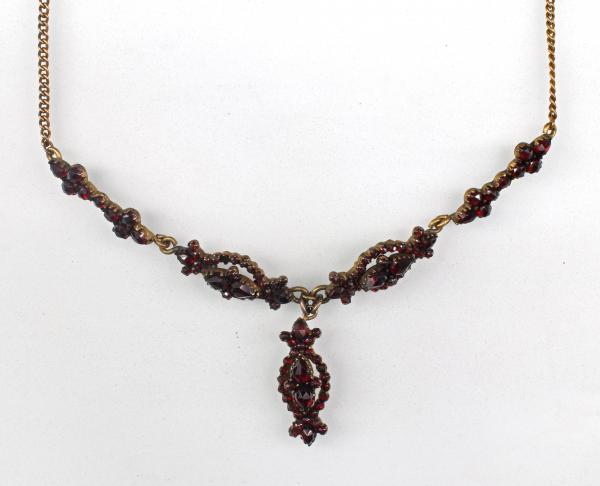 Granat-Collier
