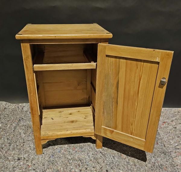 Nachtschrank Nadelholz
