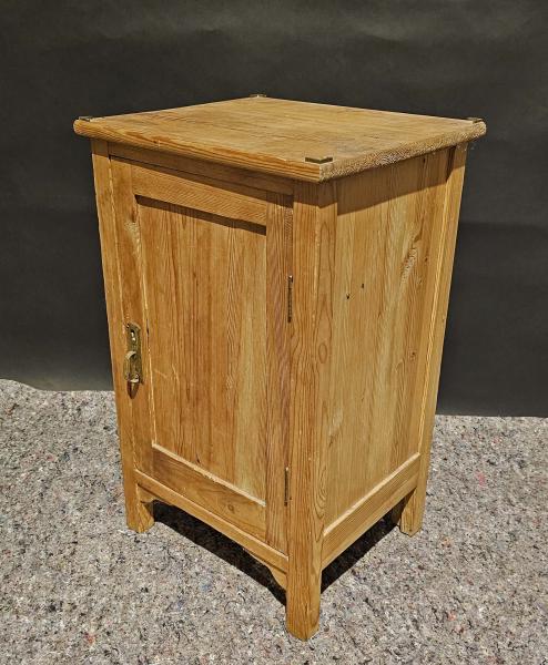 Nachtschrank Nadelholz