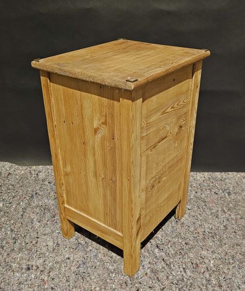 Nachtschrank Nadelholz