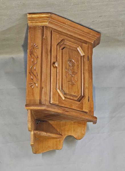 Wand-Eckschrank