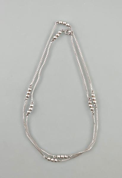 Langes Silber-Collier