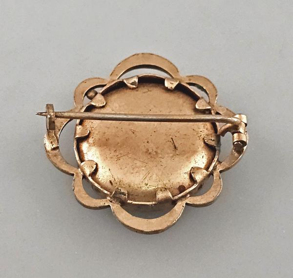 Antike-Foto-Brosche Durchbruchrand D3cm