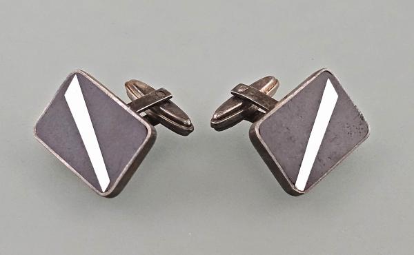 Paar Manschettenknöpfe versilbert schwarz.weiß Perlmuttoptik 2,1x1,5cm