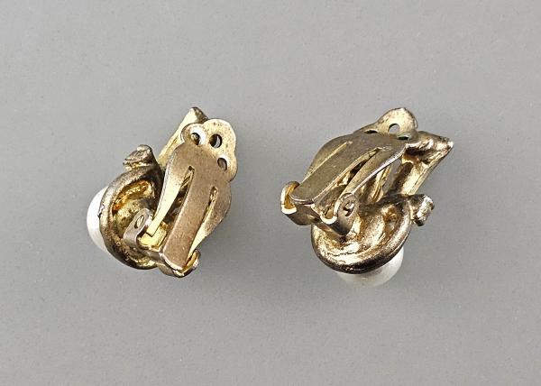 Vintage Ohrclips Modeschmuck weiße Steine Perle Fächer1,5x2cm