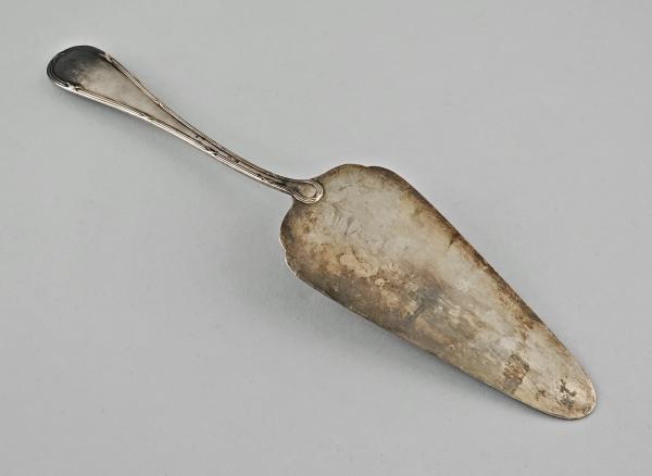 Versilberter Tortenheber Bahner 90er Auflage Kreuzbandrelief L 24 cm