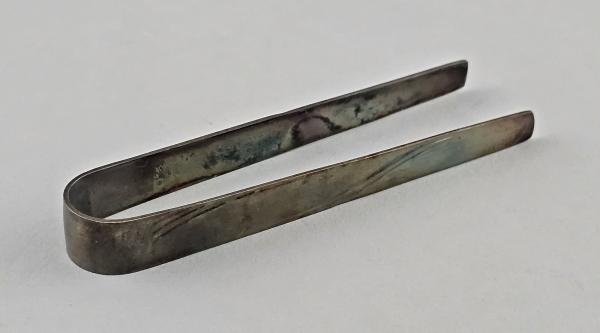 Versilberte Zuckerzange 60er Auflage Reliefdekor Mitte 20 Jh. L11cm