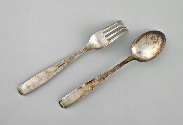 versilbertes Kinderbesteck 2-teilig Auerhahn 90er Auflage Reliefmotive L16,5cm