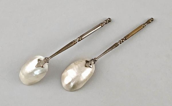 2 Mokkalöffel silberfarben mit Perlmuttlaffen Steggriff L12cm