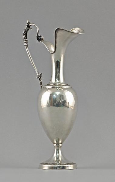 Silberne Amphorenkanne