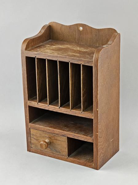 Wandschrank / Fächerschrank