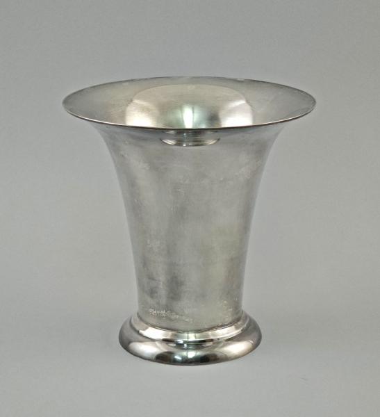 Versilberte Vase