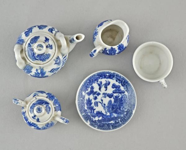 Asiatisches Puppenservice