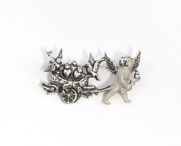 Jugendstil Brosche Amor mit Vogelkutsche