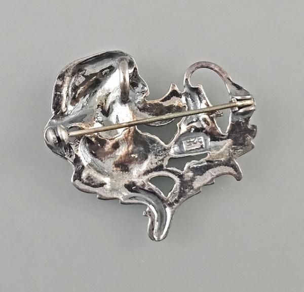 emaillierte Jugendstil Brosche schöne Frau