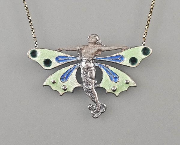 emailliertes Collier mit Schmetterlingsfrau