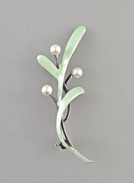 emaillierte Brosche mit Perlen