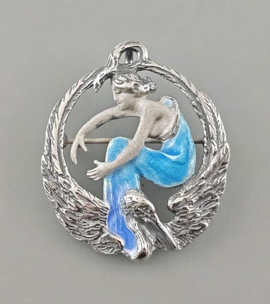 emaillierte Jugendstil Brosche Anhänger Frau mit Kranich