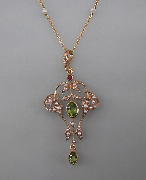 Jugendstil Collier mit Peridot, Rubin, Perlen
