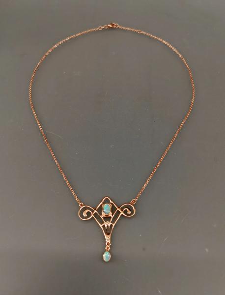 rosévergoldetes Collier mit Opalen Jugendstil