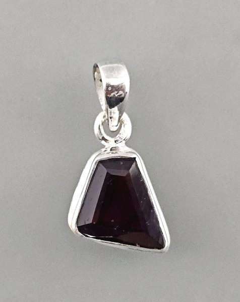 silberner Granat-Anhänger 1,4 x 2,5 cm