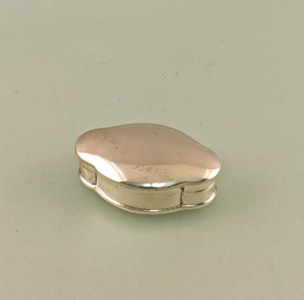 Pillendose oval geschweift