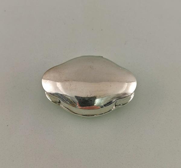 Pillendose oval geschweift